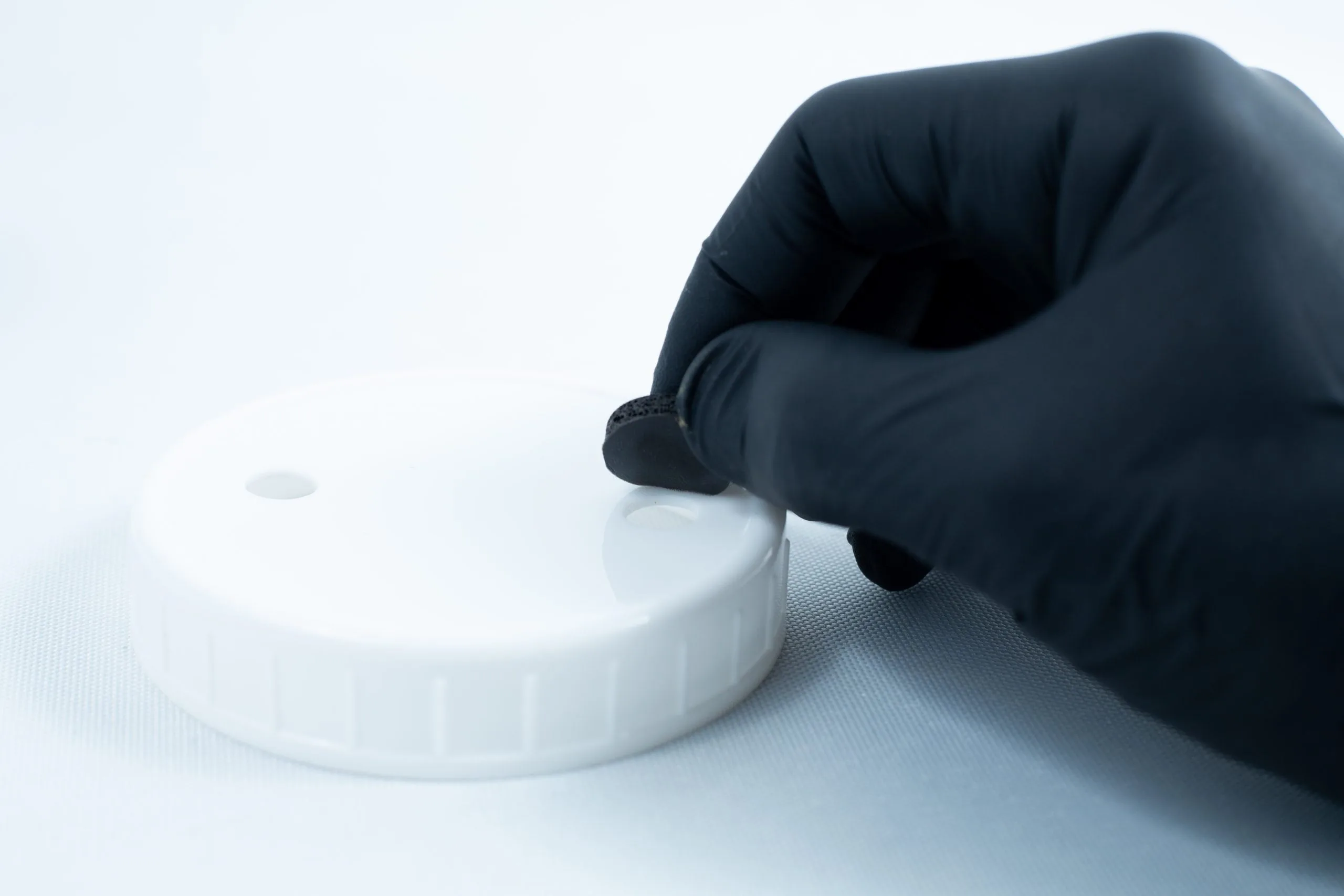 Injection port on lid after aplying primer