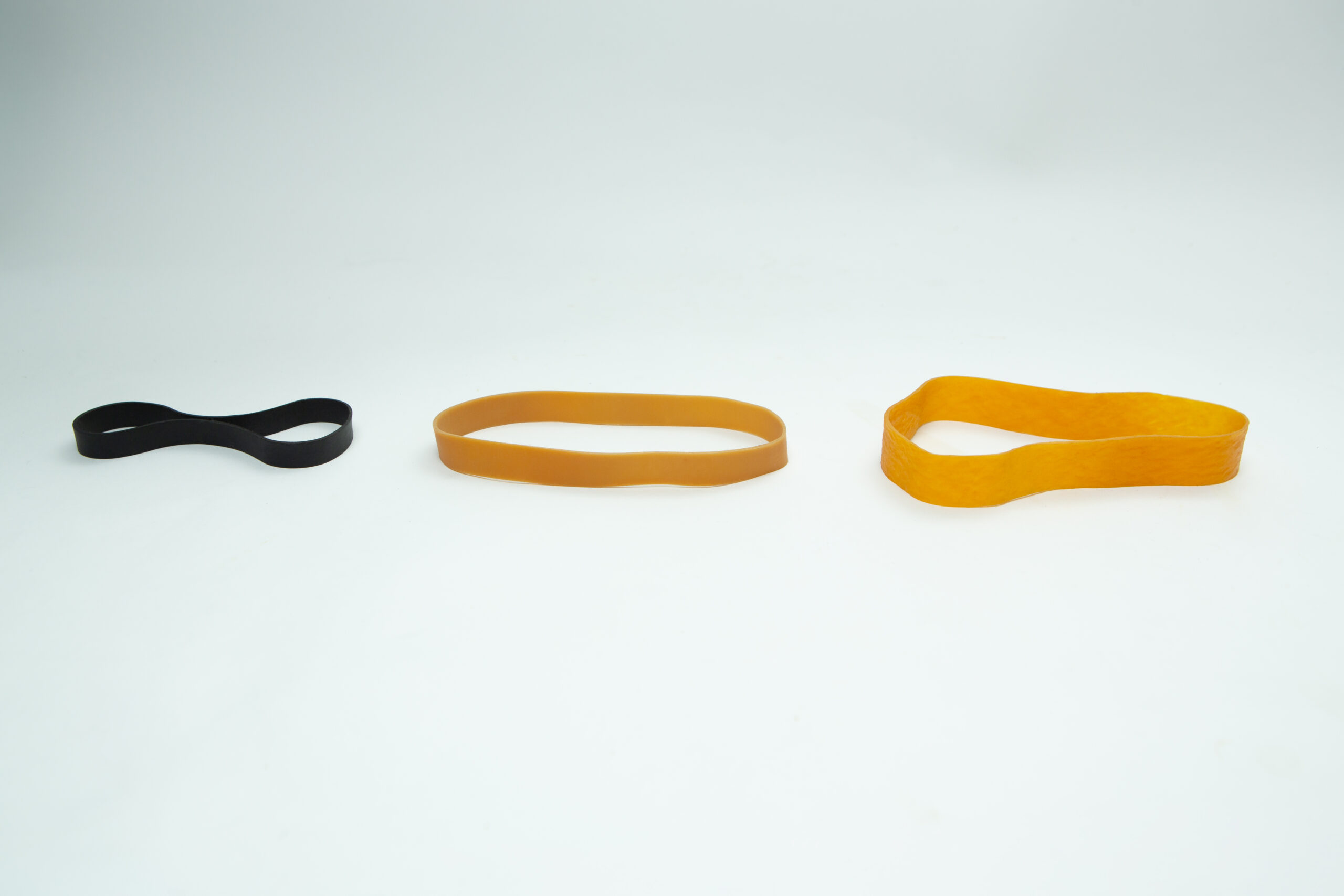 The Fruiting Rubber Band for Mushroom Growing 10pcs set includes reusable bands in various sizes and colors (black, brown, yellow), perfect for mushroom cultivation.